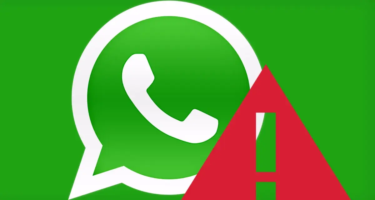 WhatsApp-Logo mit rotem Ausrufezeichen auf grünem Hintergrund.